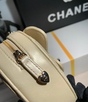 Chanel AP2784 Heart Clutch with Chain Lambskin Gold-Tone Metal Gold - Default Title - View 7