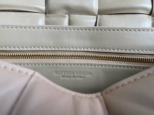 Bottega Veneta BV 20206 Chain Cassette 631421 Light Pink Gold - Default Title - View 8