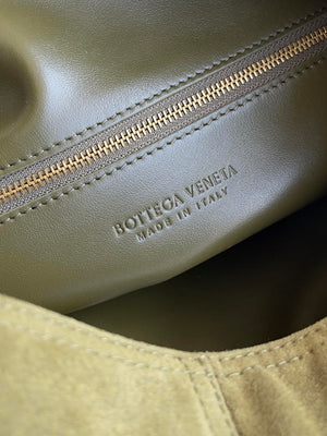 Bottega Veneta BV 803977 Hop bag Shoulder bag in Suede BV9110 - Default Title - View 7