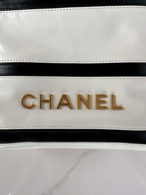Chanel 22 Mini Handbag AS3980 Shiny Calfskin & Gold-Tone Metal White & Black - Default Title - View 6