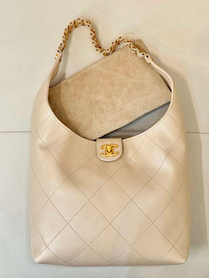 Chanel 25P AS5425 Large Hobo Handbag Shiny Lambskin & Gold-Tone Metal Apricot - Default Title - View 7