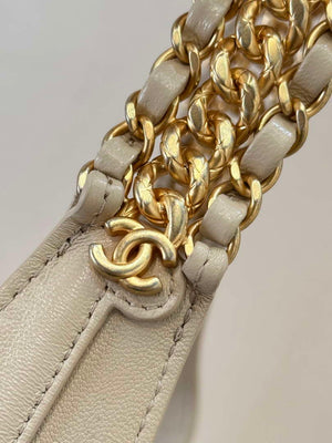 Chanel 25P AS5425 Large Hobo Handbag Shiny Lambskin & Gold-Tone Metal Apricot - Default Title - View 15