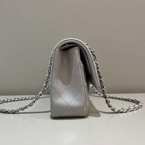 Chanel A01112 Flap Classic 11.12 Handbag Haas Lambskin & Gold-Tone Metal Light Gray - Light Gold - View 3