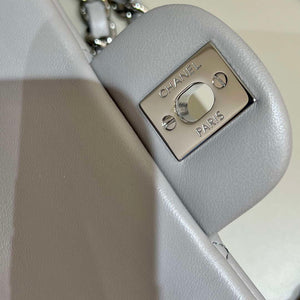 Chanel A01112 Flap Classic 11.12 Handbag Haas Lambskin & Gold-Tone Metal Light Gray - Light Gold - View 7