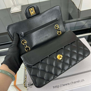 Chanel A01117 Flap Handbag Classic Bag Black Lambskin - Gold - View 6