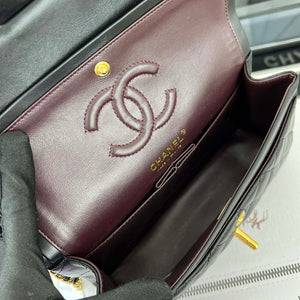 Chanel A01117 Flap Handbag Classic Bag Black Lambskin - Gold - View 8