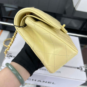 Chanel A01117 Flap Handbag Classic Bag Light Yellow Lambskin - Gold - View 4
