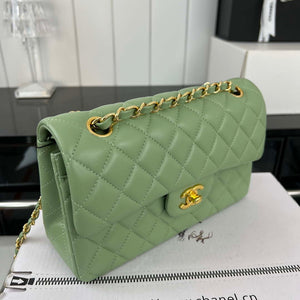 Chanel A01117 Flap Handbag Classic Bag Green Lambskin - Gold - View 3