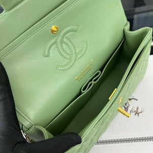 Chanel A01117 Flap Handbag Classic Bag Green Lambskin - Gold - View 8