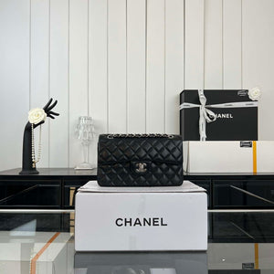 Chanel A01117 Flap Handbag Classic Bag Black Lambskin - Gold - View 11
