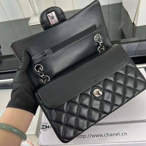 Chanel A01117 Flap Handbag Classic Bag Black Lambskin - Gold - View 16