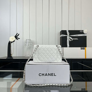 Chanel A01117 Flap Handbag Classic Bag White Lambskin - Gold - View 11