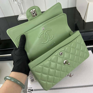 Chanel A01117 Flap Handbag Classic Bag Green Lambskin - Gold - View 16