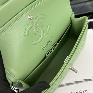 Chanel A01117 Flap Handbag Classic Bag Green Lambskin - Gold - View 17