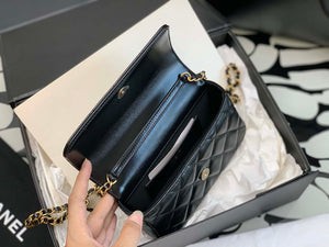 Chanel AP3484 CLUTCH WITH CHAIN Shiny Lambskin & Gold-Tone Metal - Default Title - View 9