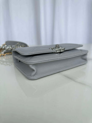 Chanel AP3267 19 Wallet on Chain Woc Shiny Lambskin Gray - Silver - View 3