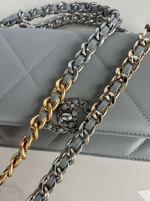 Chanel AP3267 19 Wallet on Chain Woc Shiny Lambskin Gray - Silver - View 4