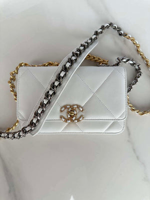 Chanel AP3267 19 Wallet on Chain Woc Shiny Lambskin White - Silver - View 3