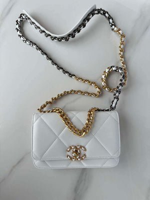 Chanel AP3267 19 Wallet on Chain Woc Shiny Lambskin White - Silver - View 4