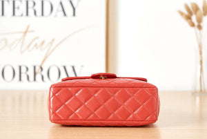 Chanel AS3690 Hobo Handbag Shiny Crumpled Calfskin & Gold-Tone Metal Red - Default Title - View 7