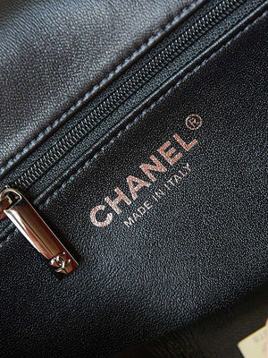 Chanel AS4372 Clutch Bag Strass Crystal Pearls & Ruthenium-Finish Metal - Default Title - View 9