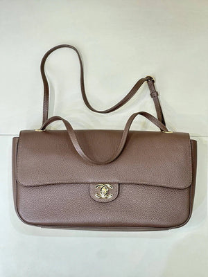Chanel Maxi Flapbag Grained calfskin & gold-tone metal AS6231 Light brown - Gold - View 1