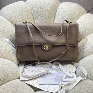 Chanel Maxi Flapbag Grained calfskin & gold-tone metal AS6233 Light Brown - Gold - View 1