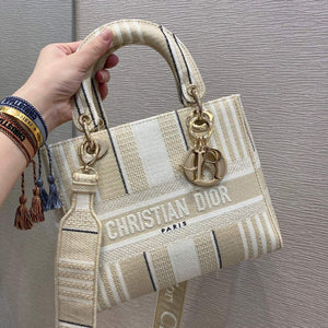 Dior M0565 Medium Lady D-lite Embroidery Bag - Default Title - View 1
