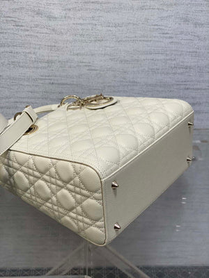 Dior M0565 Medium Lady Dior Bag Beige Grained Cannage Calfskin Gold - Default Title - View 7