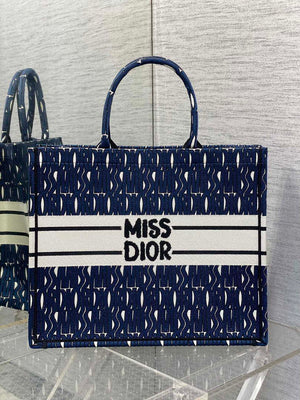 Dior M1286 Large Book Tote White and white Miss Dior Alloverr M1128 - Default Title - View 5
