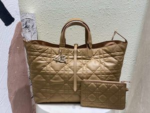 Dior M2820 Large Dior Toujours Bag Apricot Macrocannage Calfskin - Default Title - View 1