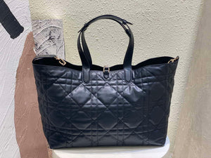 Dior M2820 Large Dior Toujours Bag Black Macrocannage Calfskin - Default Title - View 4