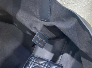 Dior M2820 Large Dior Toujours Bag Black Macrocannage Calfskin - Default Title - View 8