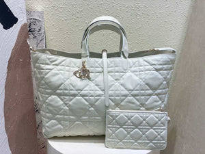 Dior M2820 Large Dior Toujours Bag White Macrocannage Calfskin - Default Title - View 1