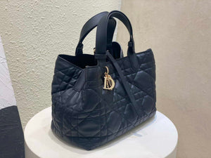 Dior M2821 Medium Dior Toujours Bag Black Macrocannage Calfskin - Default Title - View 3