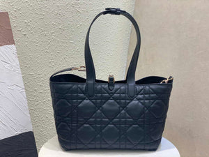 Dior M2821 Medium Dior Toujours Bag Black Macrocannage Calfskin - Default Title - View 5