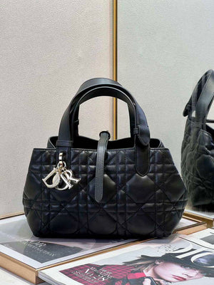 Dior M2822 Small Dior Toujours Bag Black Macrocannage Calfskin - Default Title - View 1