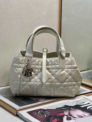 Dior M2822 Small Dior Toujours Bag White Macrocannage Calfskin - Default Title - View 1