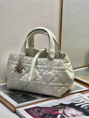 Dior M2822 Small Dior Toujours Bag White Macrocannage Calfskin - Default Title - View 2