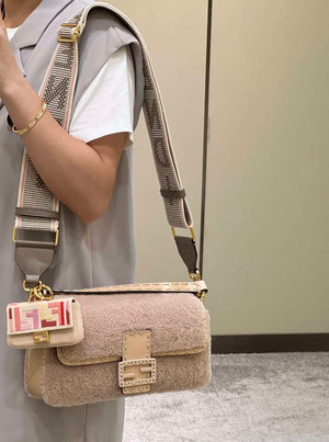 Fendi 8BR600 Baguette Medium Re-Edition bag in Pink lam¨¦ sheepskin - Default Title - View 15