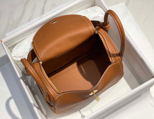 Hermes H073428 Lindy Bag 26 30 H231938 - 26 cm: 26 x 18 x 14 cm / Gold - View 9