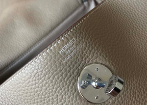 Hermes H073428 Lindy Bag 26 30 H231944 - 26 cm: 26 x 18 x 14 cm / Gold - View 7