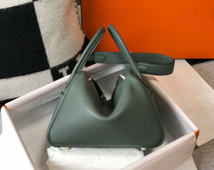 Hermes H073428 Lindy Bag 26 30 H231948 - 26 cm: 26 x 18 x 14 cm / Gold - View 2