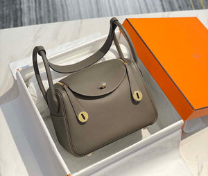 Hermes H073428 Lindy Bag 26 30 H231951 - 26 cm: 26 x 18 x 14 cm / Gold - View 1