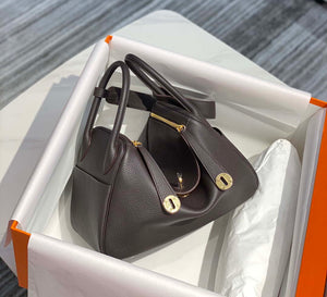 Hermes H073428 Lindy Bag 26 30 H231952 - 26 cm: 26 x 18 x 14 cm / Gold - View 3