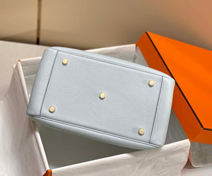 Hermes H073428 Lindy Bag 26 30 H231956 - 26 cm: 26 x 18 x 14 cm / Gold - View 12