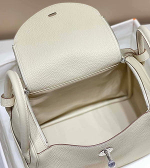 Hermes H073428 Lindy Bag 26 30 H231957 - 26 cm: 26 x 18 x 14 cm / Gold - View 9