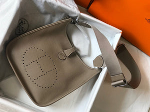 Hermes H083435 Evelyne III 29 Shoulder Bag Silver Hardware Gray - Default Title - View 4