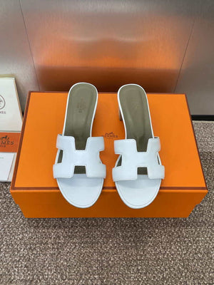 Hermes H141146Zv5K360 Women Oasis sandal smooth Calfskin H33692 - Euro 34=US 3 - View 1