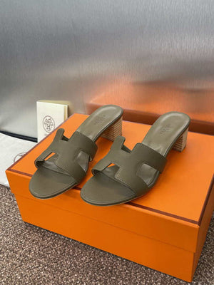Hermes H151215ZvGT360 Women Oasis sandal H33670 - Euro 34=US 3 - View 2